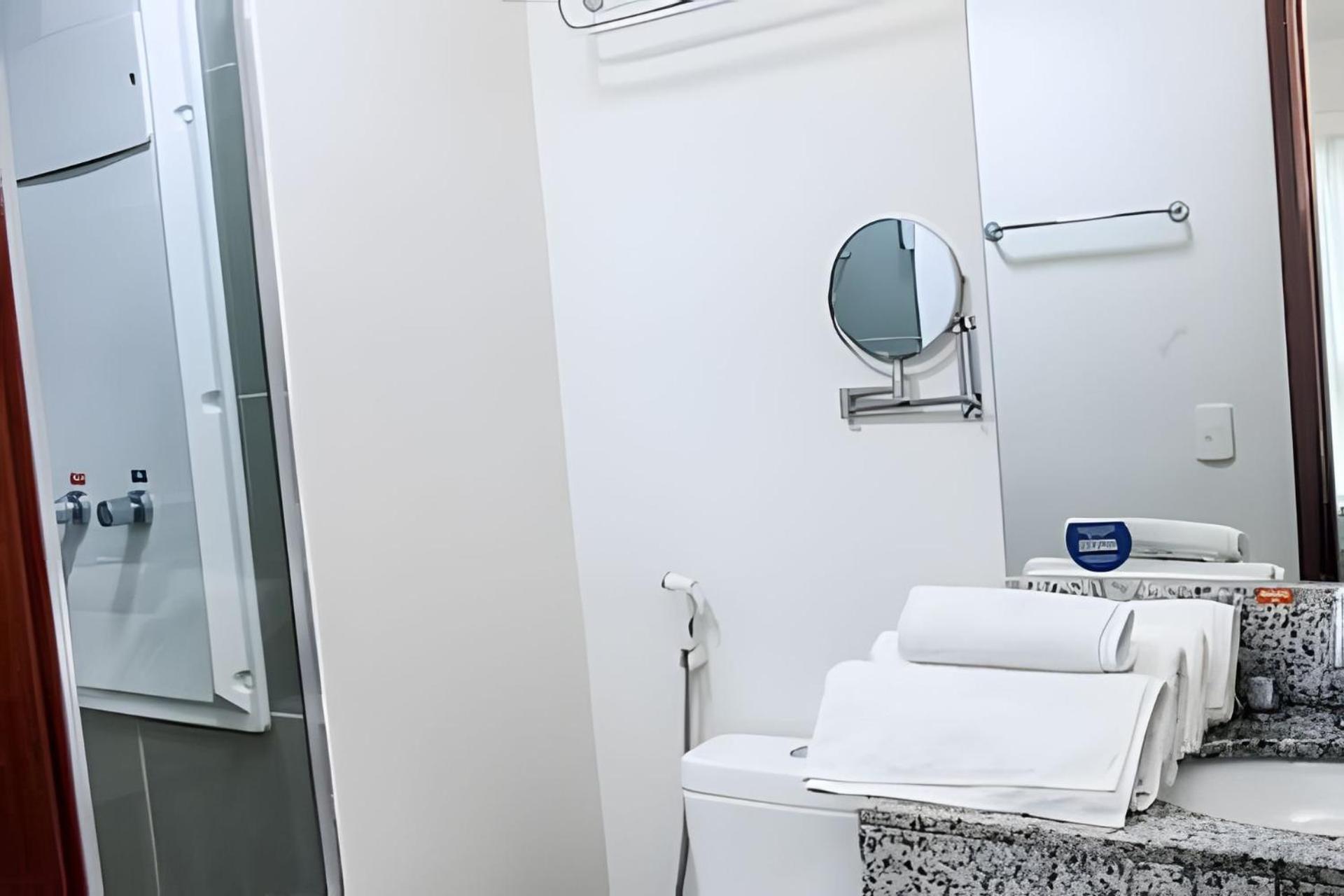 Apartemen Flat Vpm - Cozinha, Varanda, Ar Cond, Estacionamento, Cama Queen, Vista Incrivel, 400mb Wi-fi, Tv Smart, Servicos De Streaming, Ducha Forte, Proximo A Barra Da Tijuca E Recreio, 10min De Carro Da