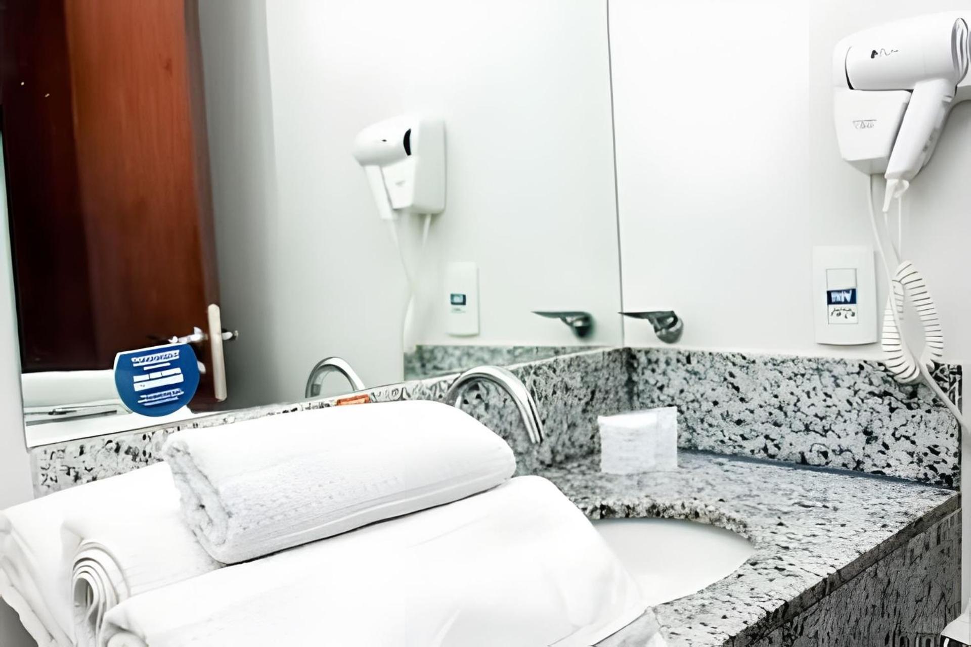 Flat Vpm - Cozinha, Varanda, Ar Cond, Estacionamento, Cama Queen, Vista Incrivel, 400mb Wi-fi, Tv Smart, Servicos De Streaming, Ducha Forte, Proximo A Barra Da Tijuca E Recreio, 10min De Carro Da Apartemen *